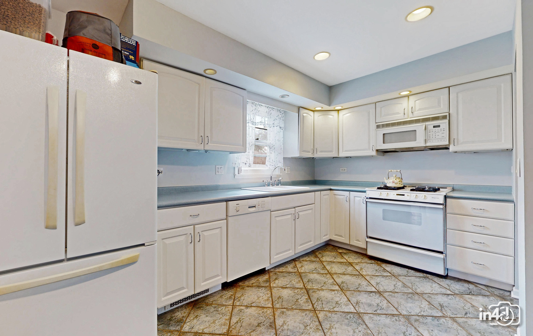 3211 Rugby Court, Waukegan, IL 60087