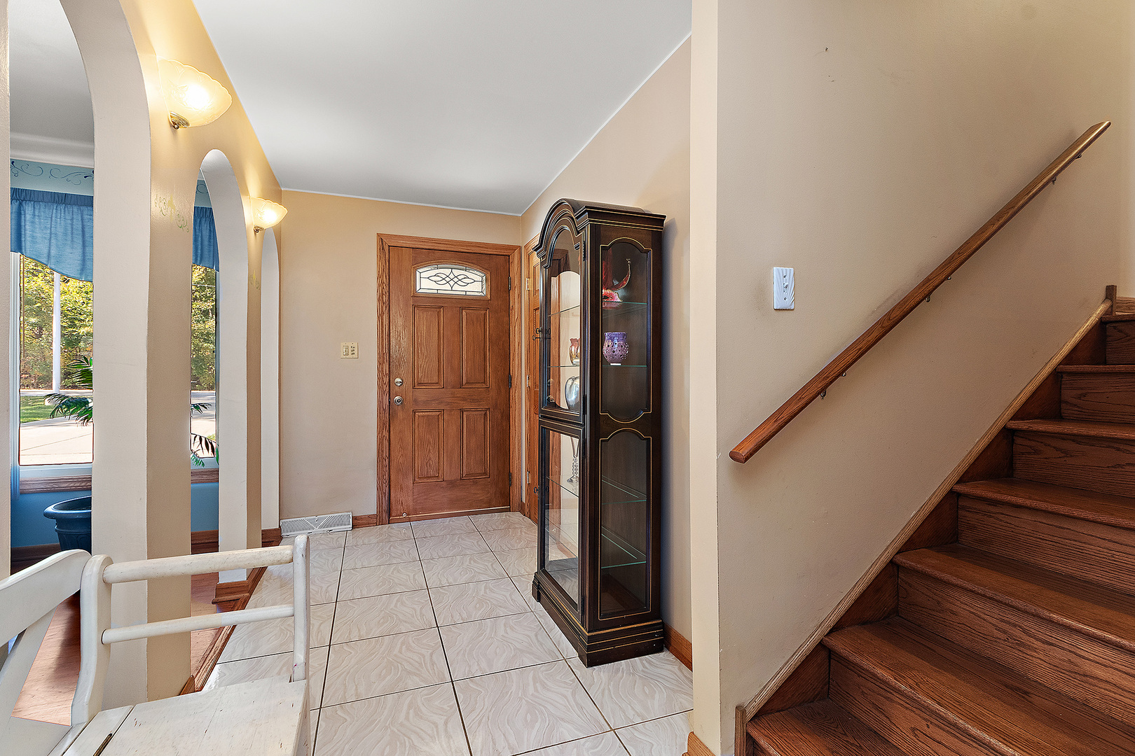 9241 S Kean Avenue, Hickory Hills, IL 60457