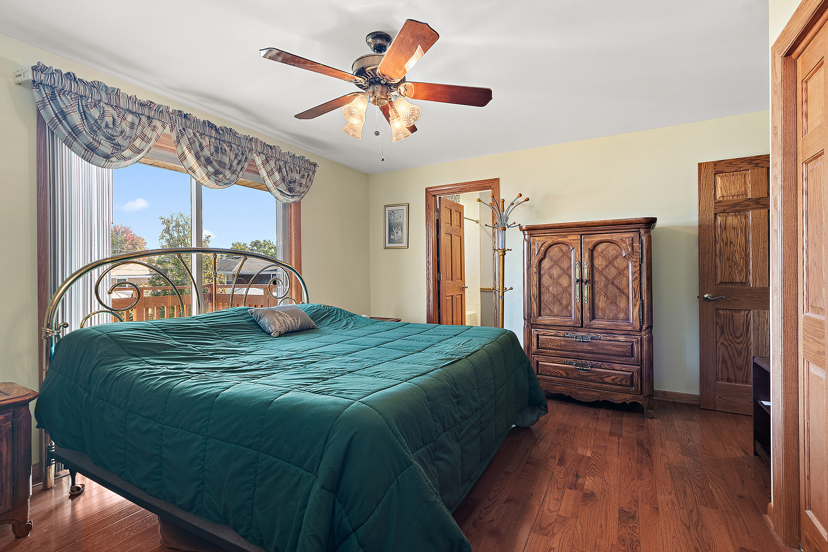 9241 S Kean Avenue, Hickory Hills, IL 60457