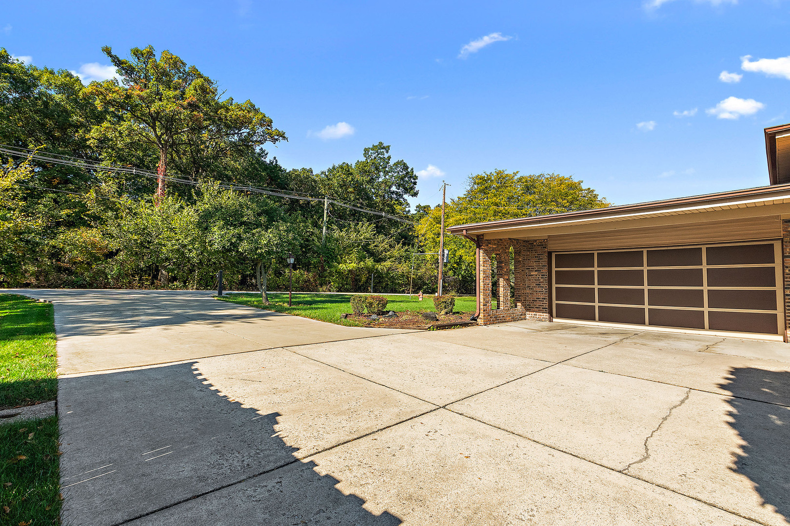 9241 S Kean Avenue, Hickory Hills, IL 60457