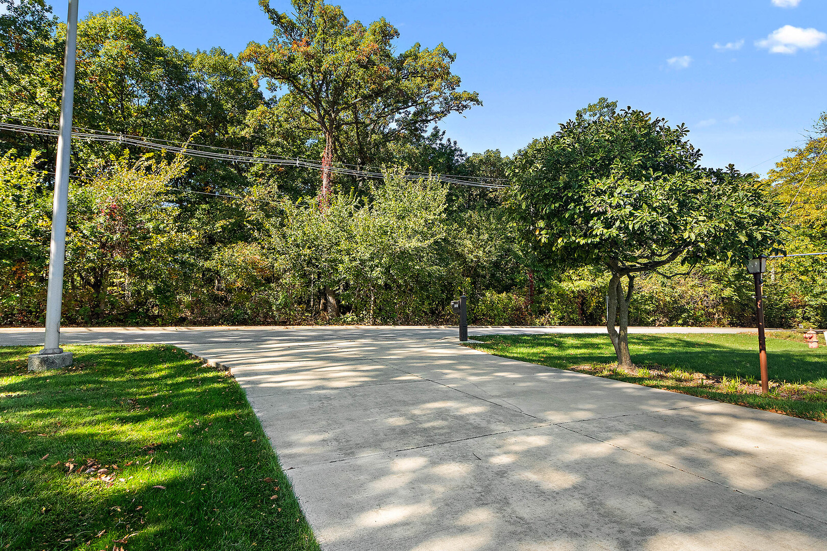 9241 S Kean Avenue, Hickory Hills, IL 60457