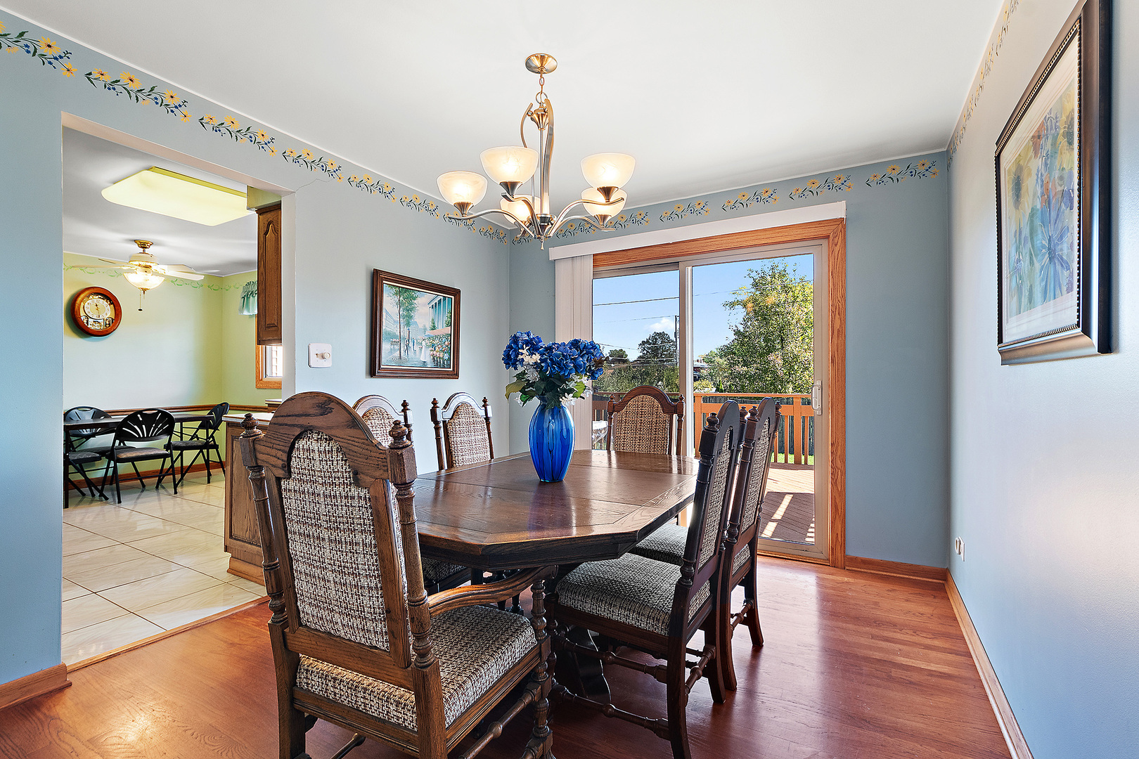 9241 S Kean Avenue, Hickory Hills, IL 60457