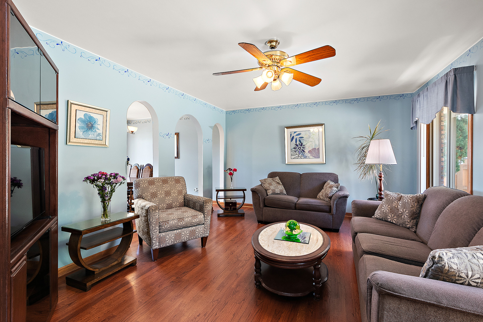 9241 S Kean Avenue, Hickory Hills, IL 60457