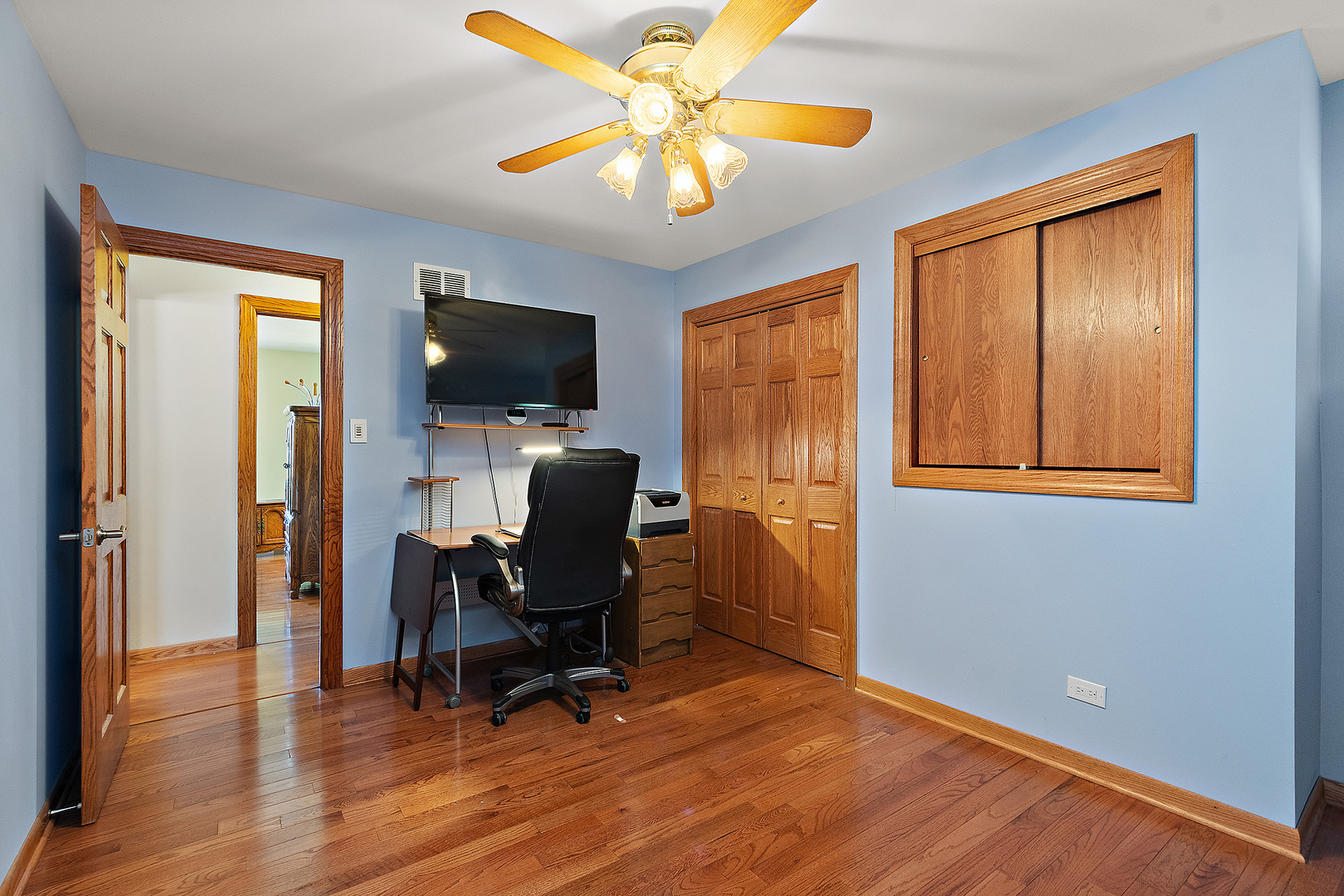 9241 S Kean Avenue, Hickory Hills, IL 60457