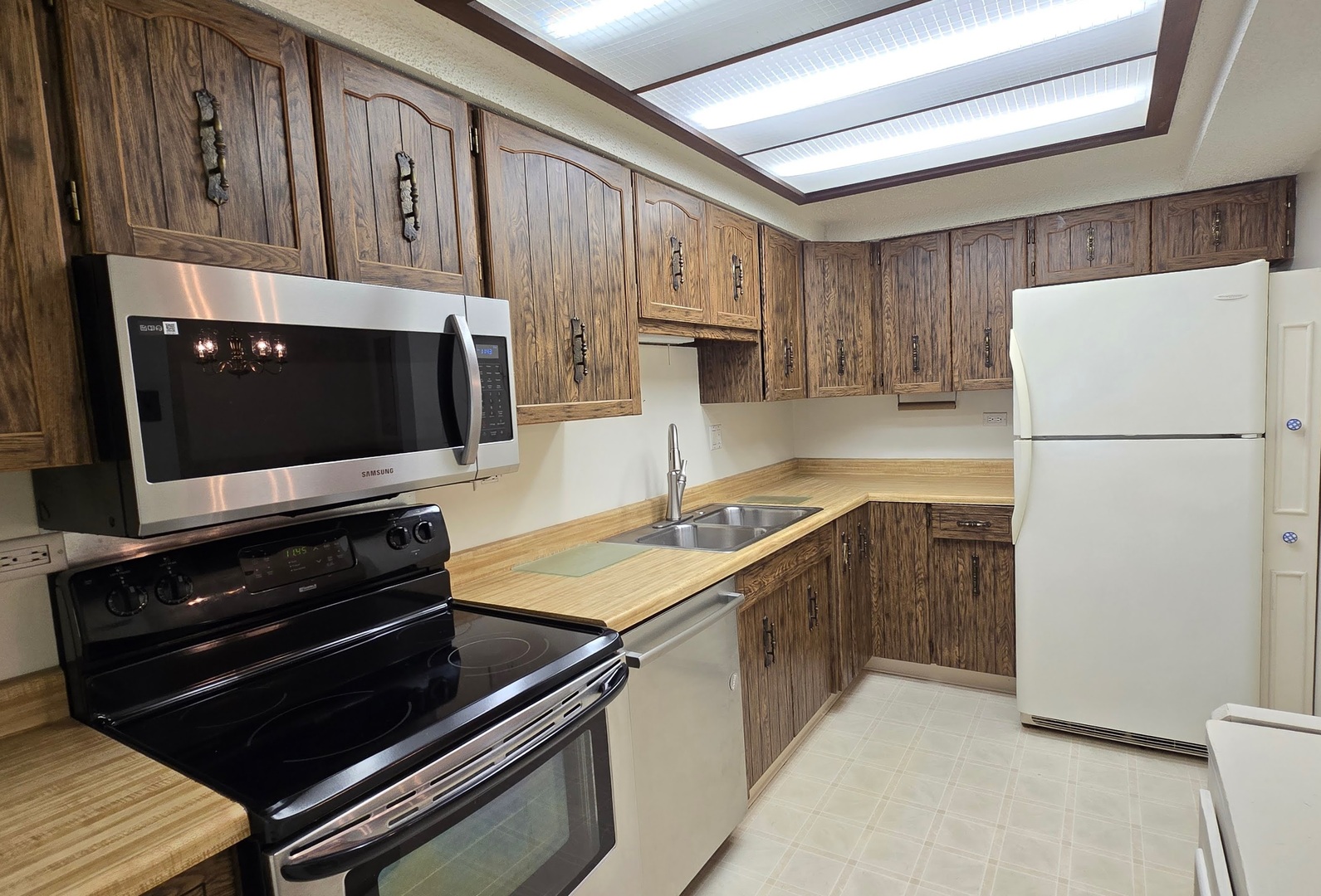 650 Whitney Court #108, Gurnee, IL 60031