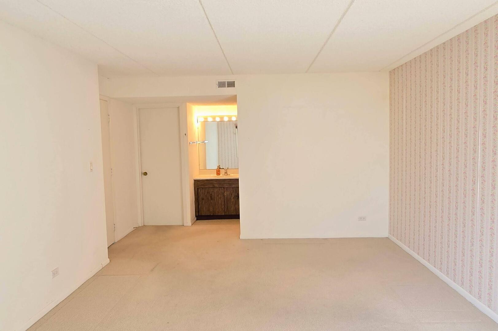 650 Whitney Court #108, Gurnee, IL 60031