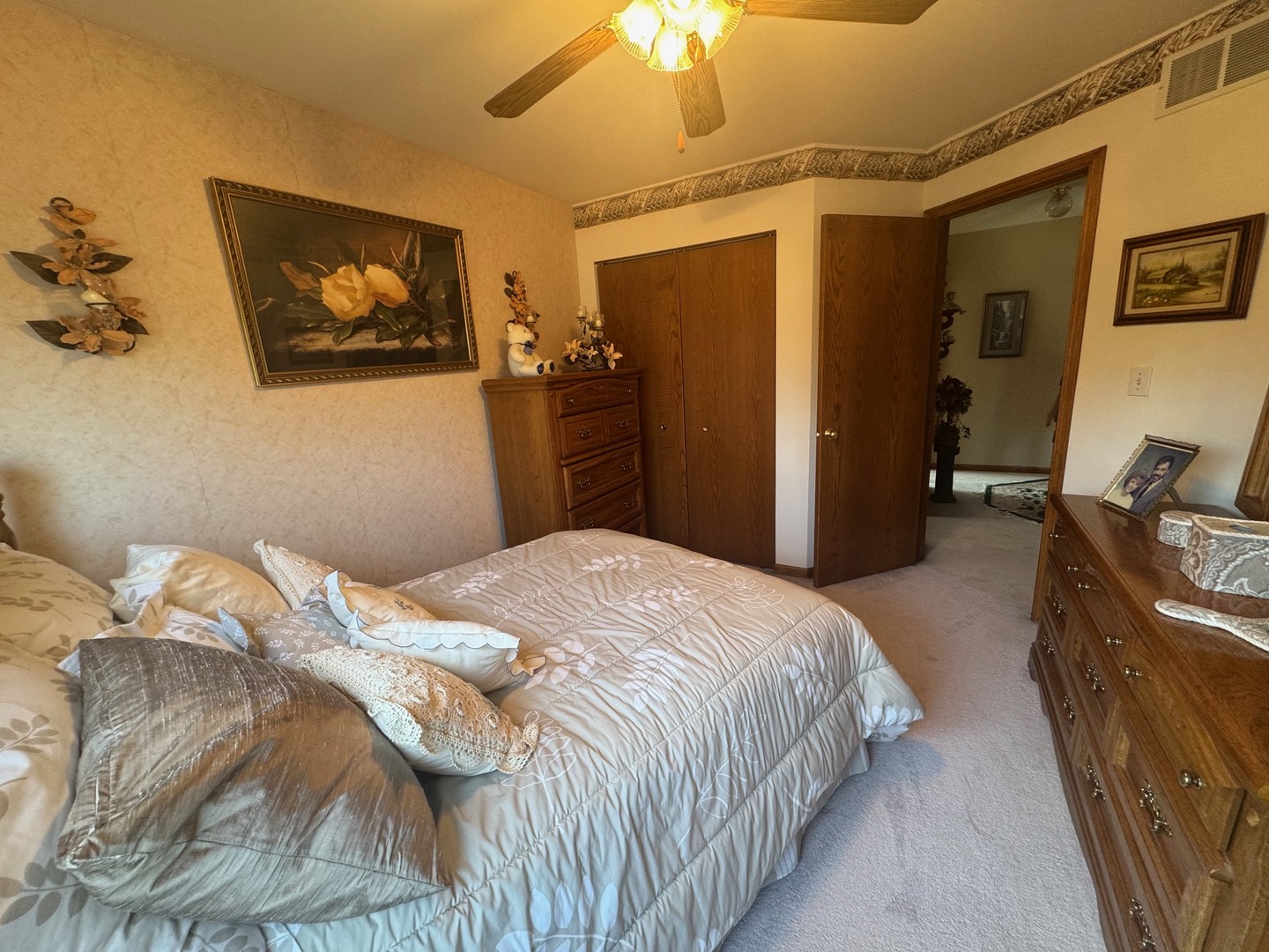 16062 S Lexington Drive, Plainfield, IL 60586