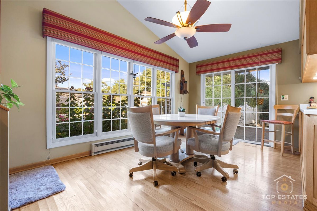 823 S Salem Drive, Schaumburg, IL 60193