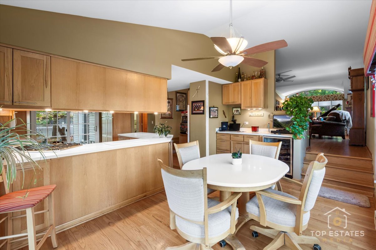 823 S Salem Drive, Schaumburg, IL 60193