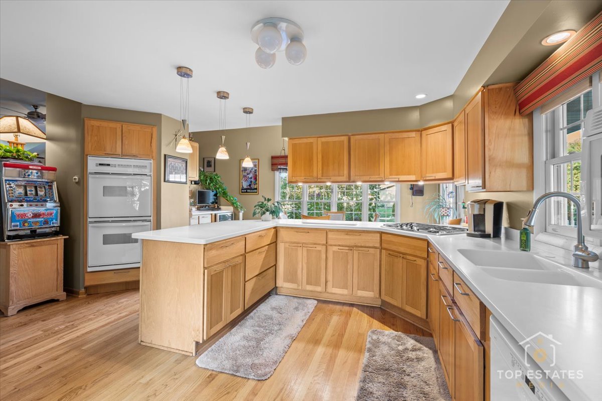 823 S Salem Drive, Schaumburg, IL 60193