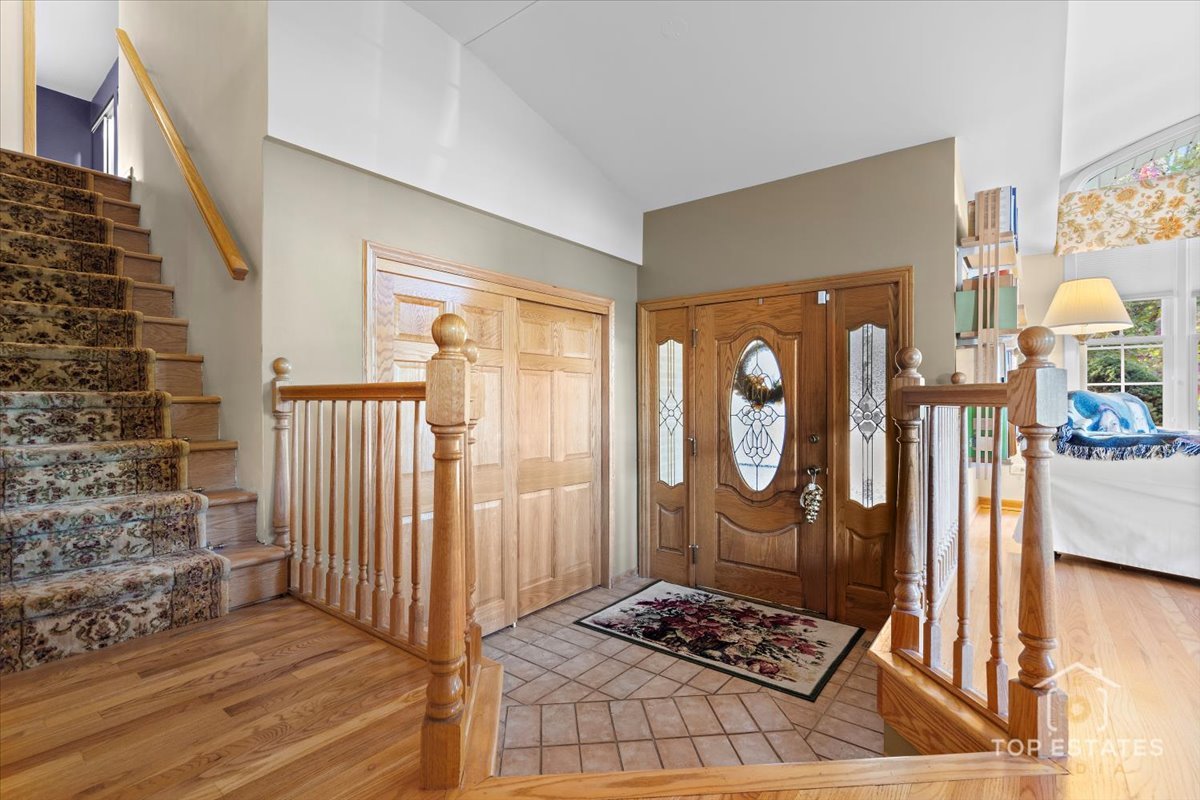 823 S Salem Drive, Schaumburg, IL 60193