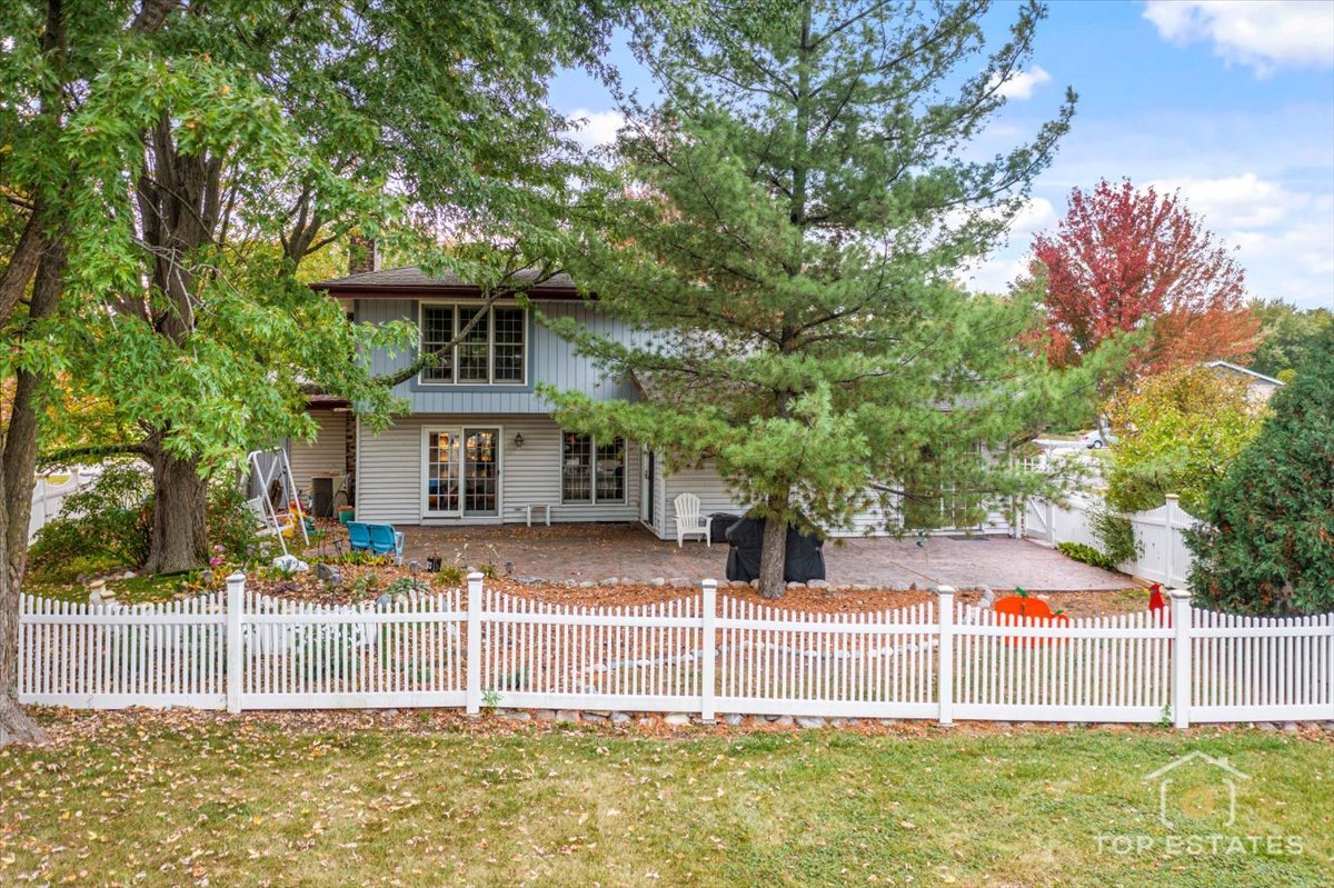 823 S Salem Drive, Schaumburg, IL 60193