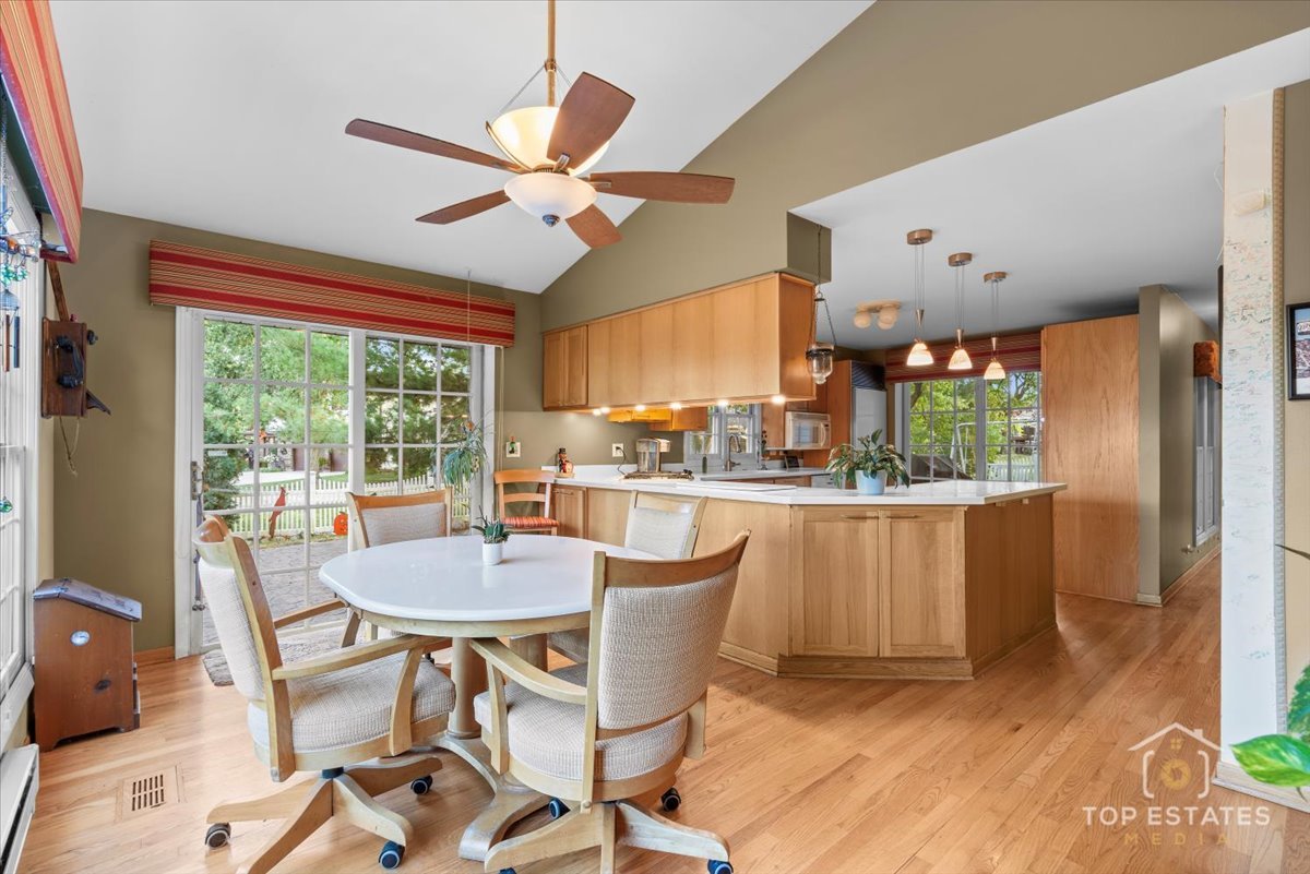 823 S Salem Drive, Schaumburg, IL 60193