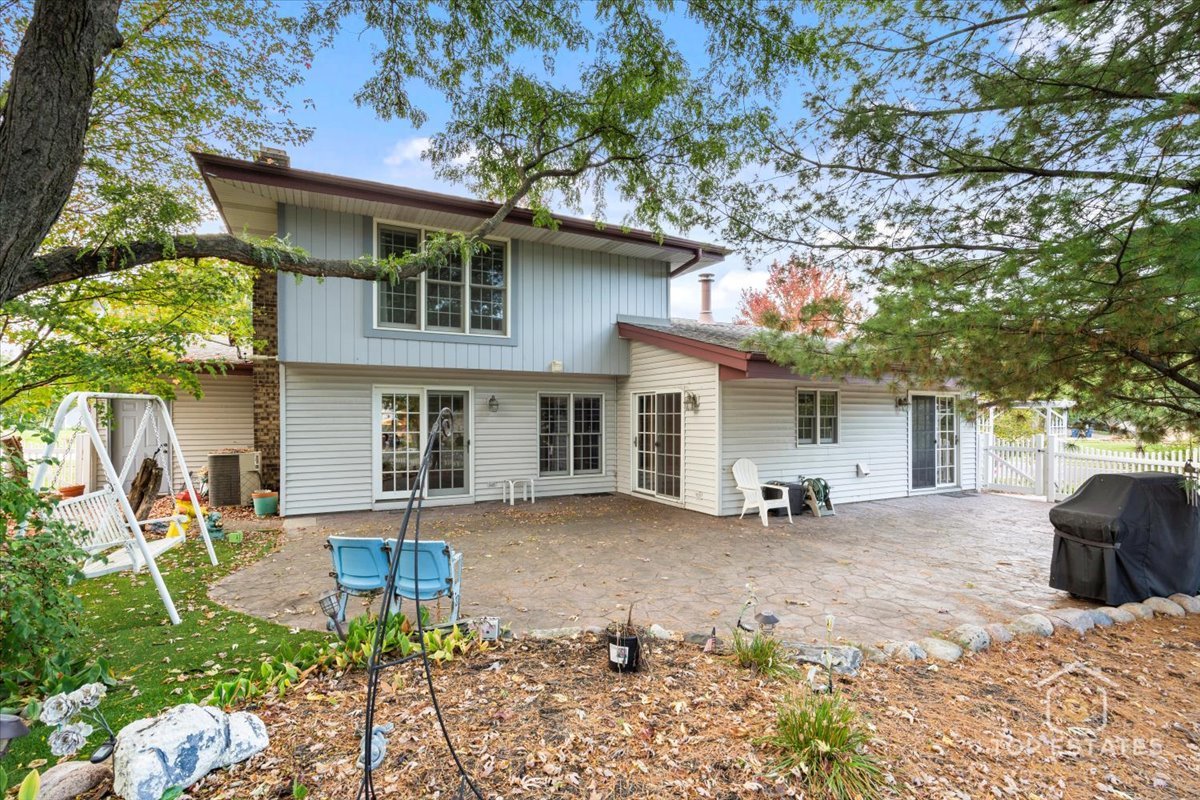 823 S Salem Drive, Schaumburg, IL 60193