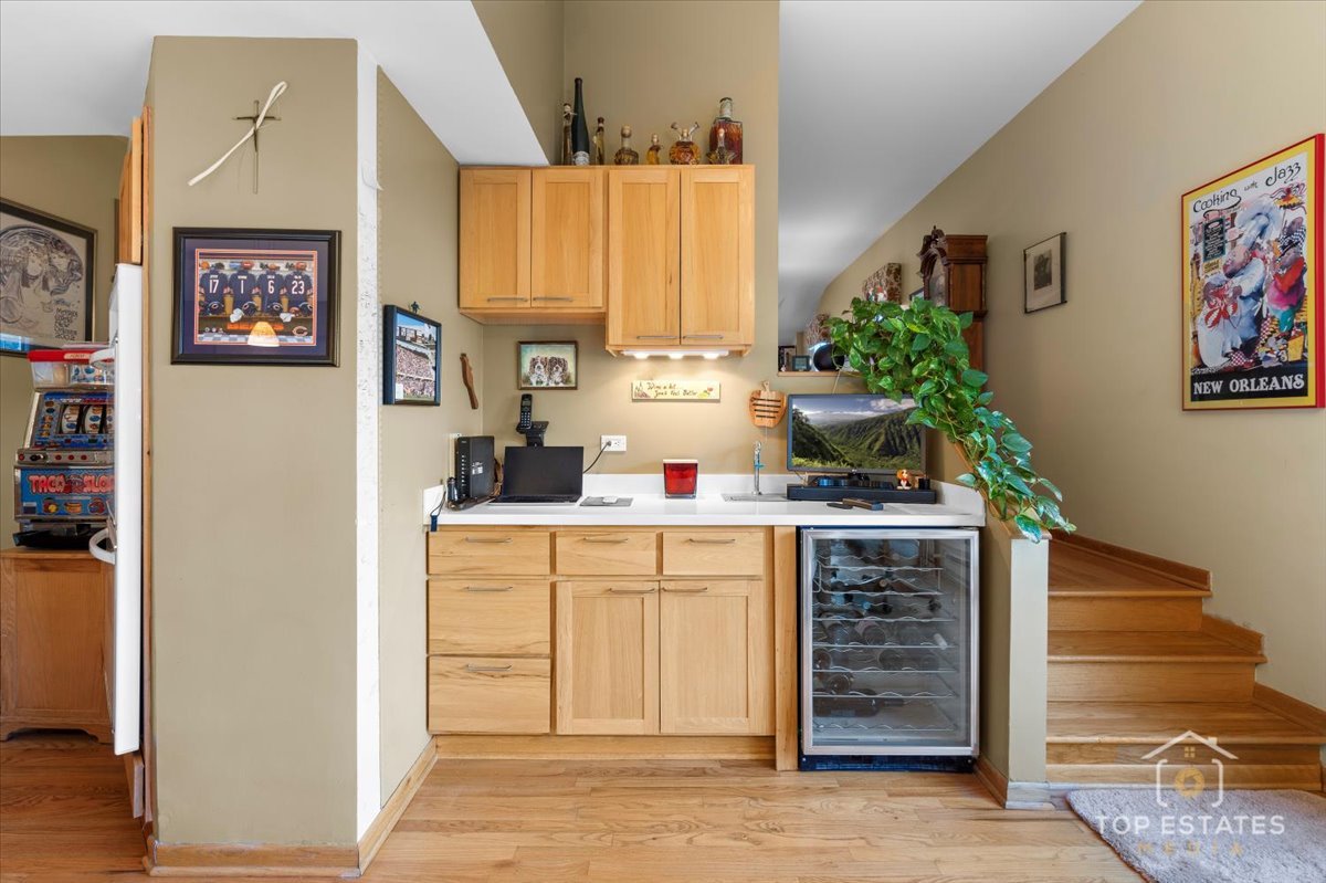 823 S Salem Drive, Schaumburg, IL 60193