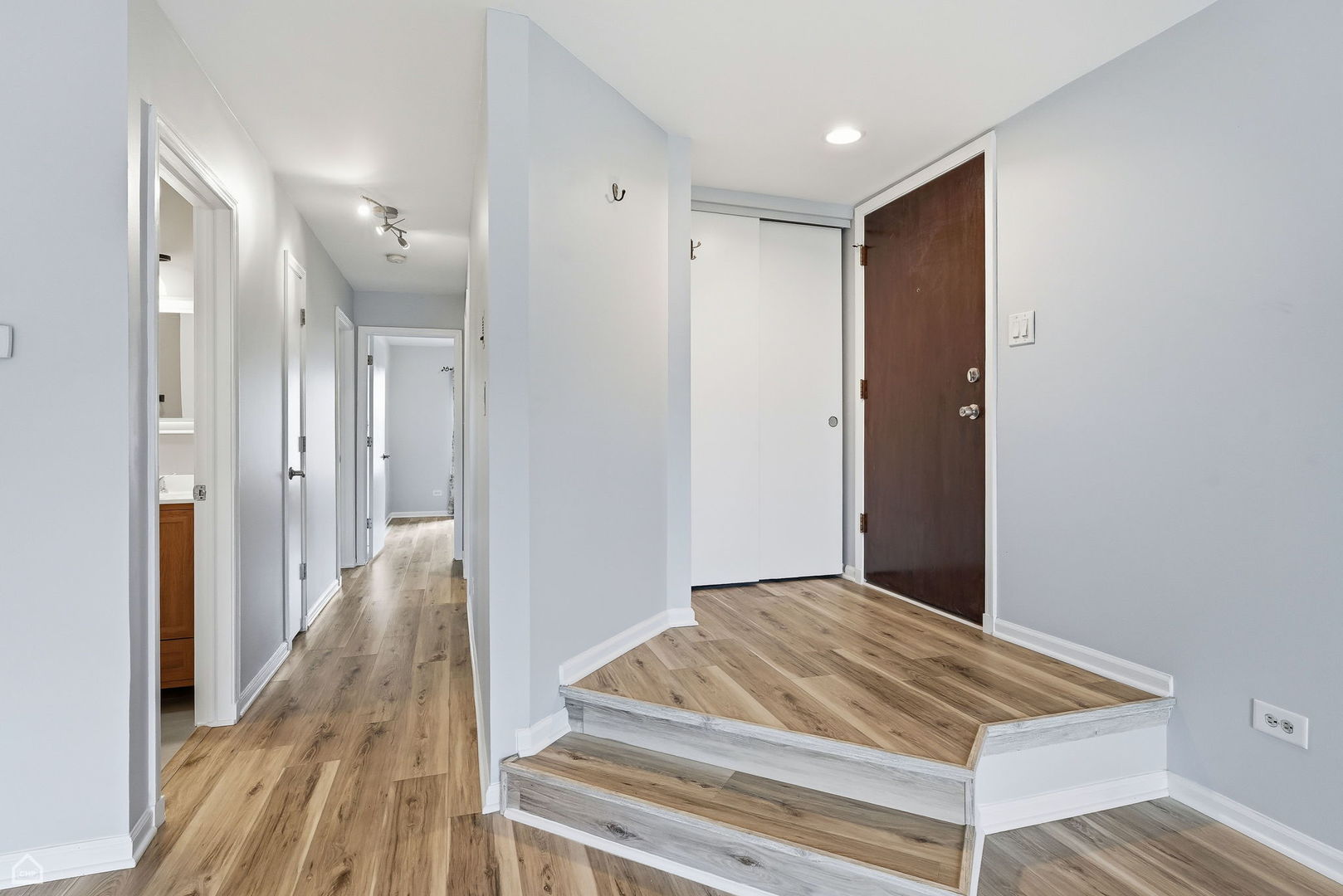 1224 Knottingham Court #1A, Schaumburg, IL 60193