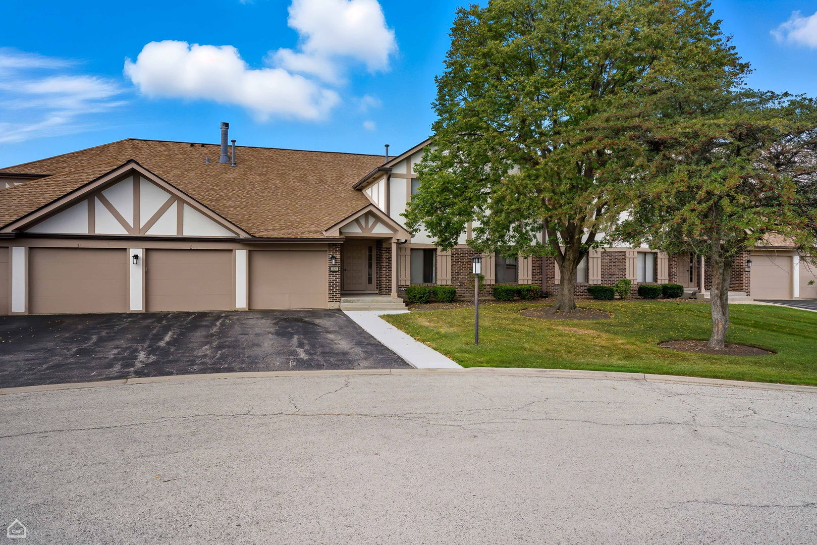 1224 Knottingham Court #1A, Schaumburg, IL 60193