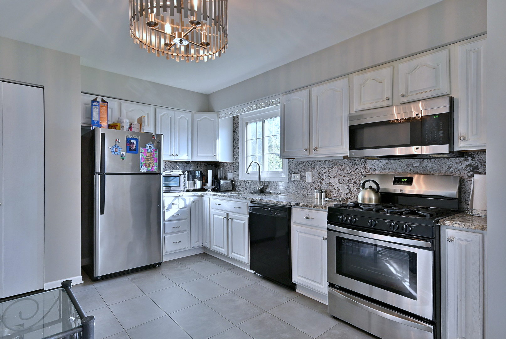 913 S Iowa Street, Addison, IL 60101