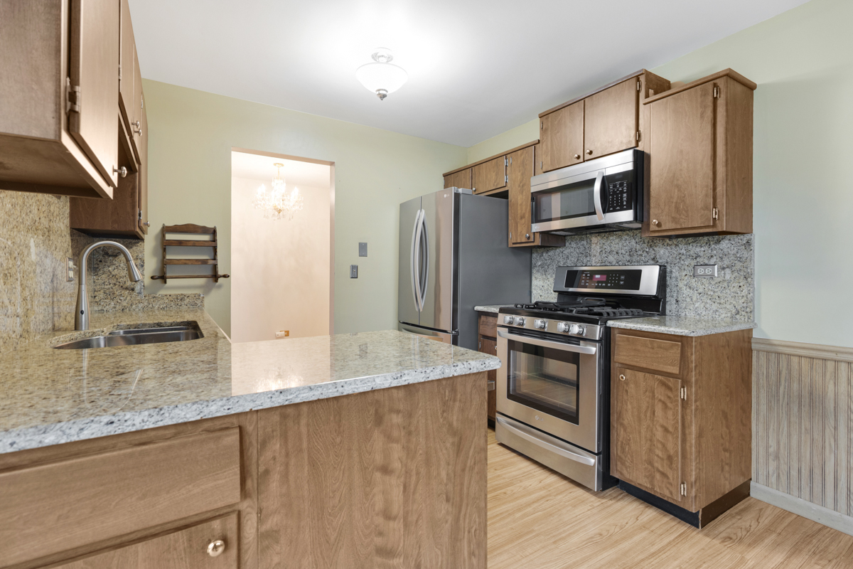 375 Pinetree Lane #D-1, Schaumburg, IL 60193