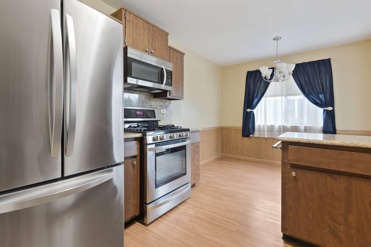 375 Pinetree Lane #D-1, Schaumburg, IL 60193