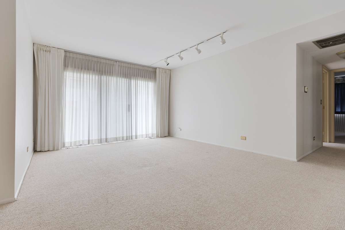 375 Pinetree Lane #D-1, Schaumburg, IL 60193