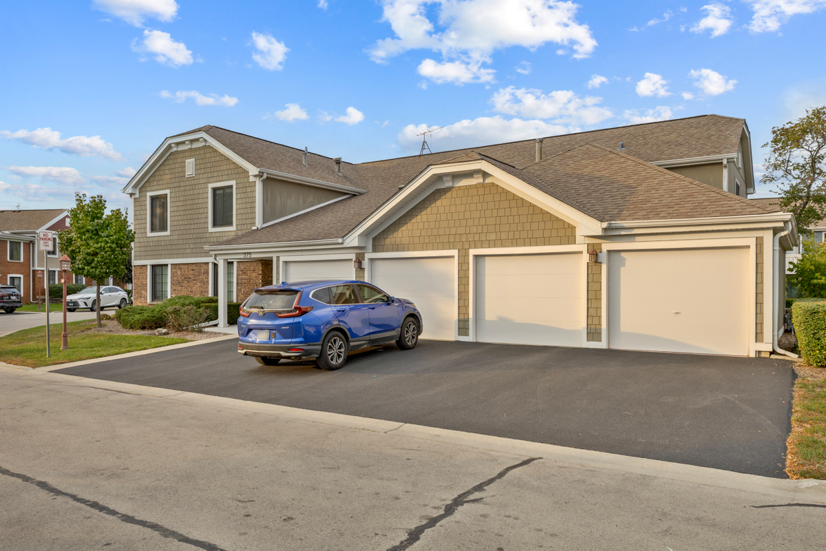375 Pinetree Lane #D-1, Schaumburg, IL 60193