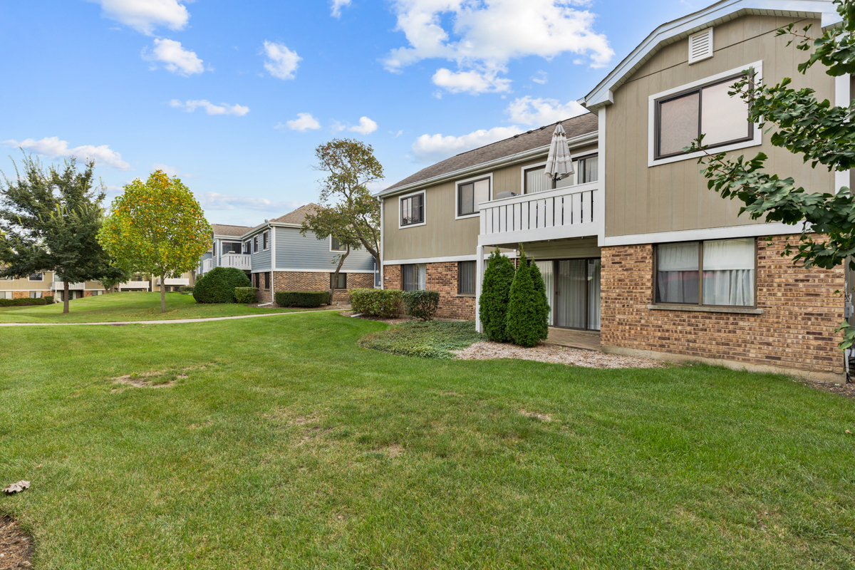 375 Pinetree Lane #D-1, Schaumburg, IL 60193