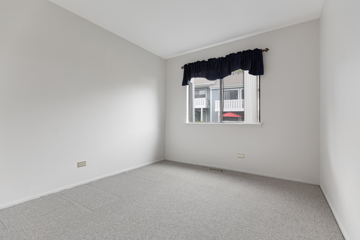 375 Pinetree Lane #D-1, Schaumburg, IL 60193