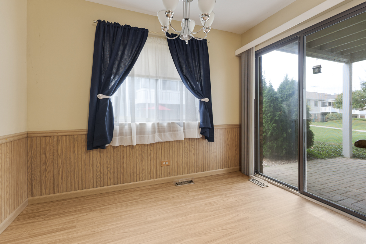 375 Pinetree Lane #D-1, Schaumburg, IL 60193