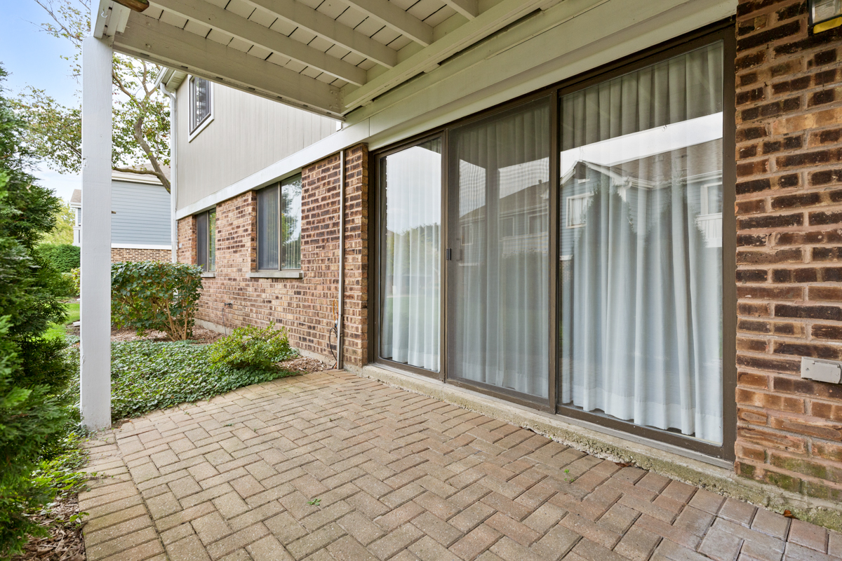 375 Pinetree Lane #D-1, Schaumburg, IL 60193