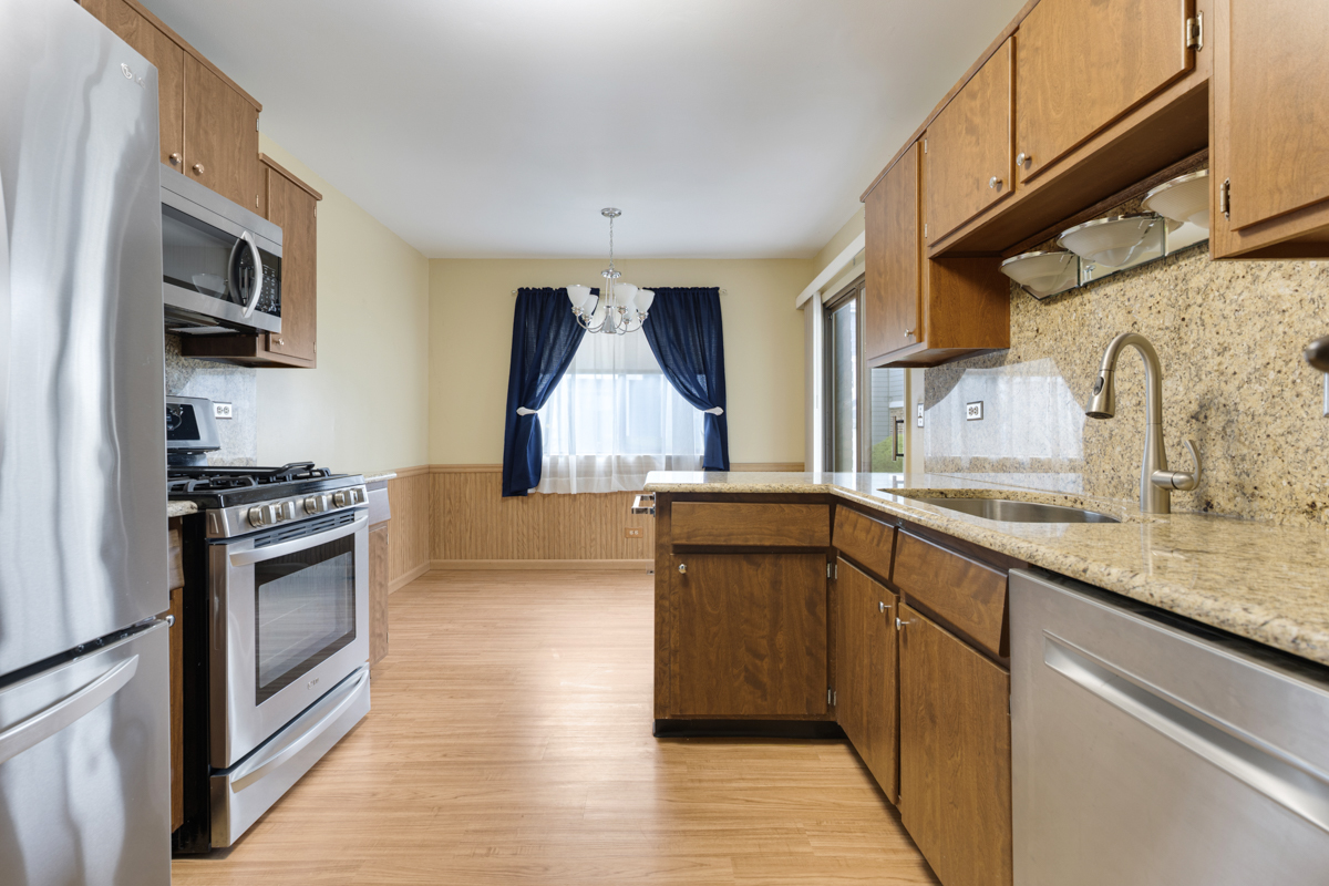 375 Pinetree Lane #D-1, Schaumburg, IL 60193