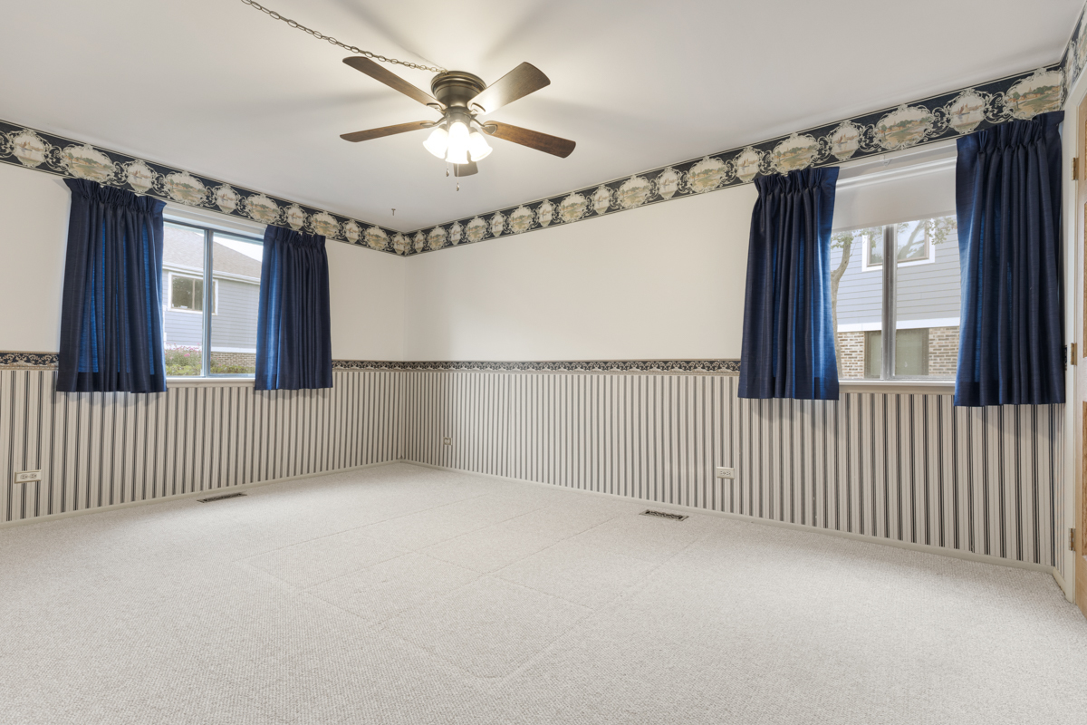 375 Pinetree Lane #D-1, Schaumburg, IL 60193