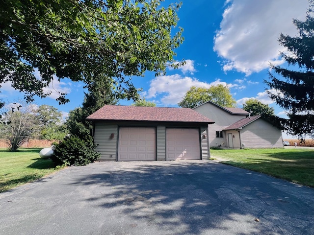 7705 Lakewood Road, Weldon, IL 61882