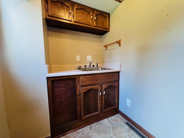 7705 Lakewood Road, Weldon, IL 61882