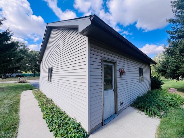 7705 Lakewood Road, Weldon, IL 61882