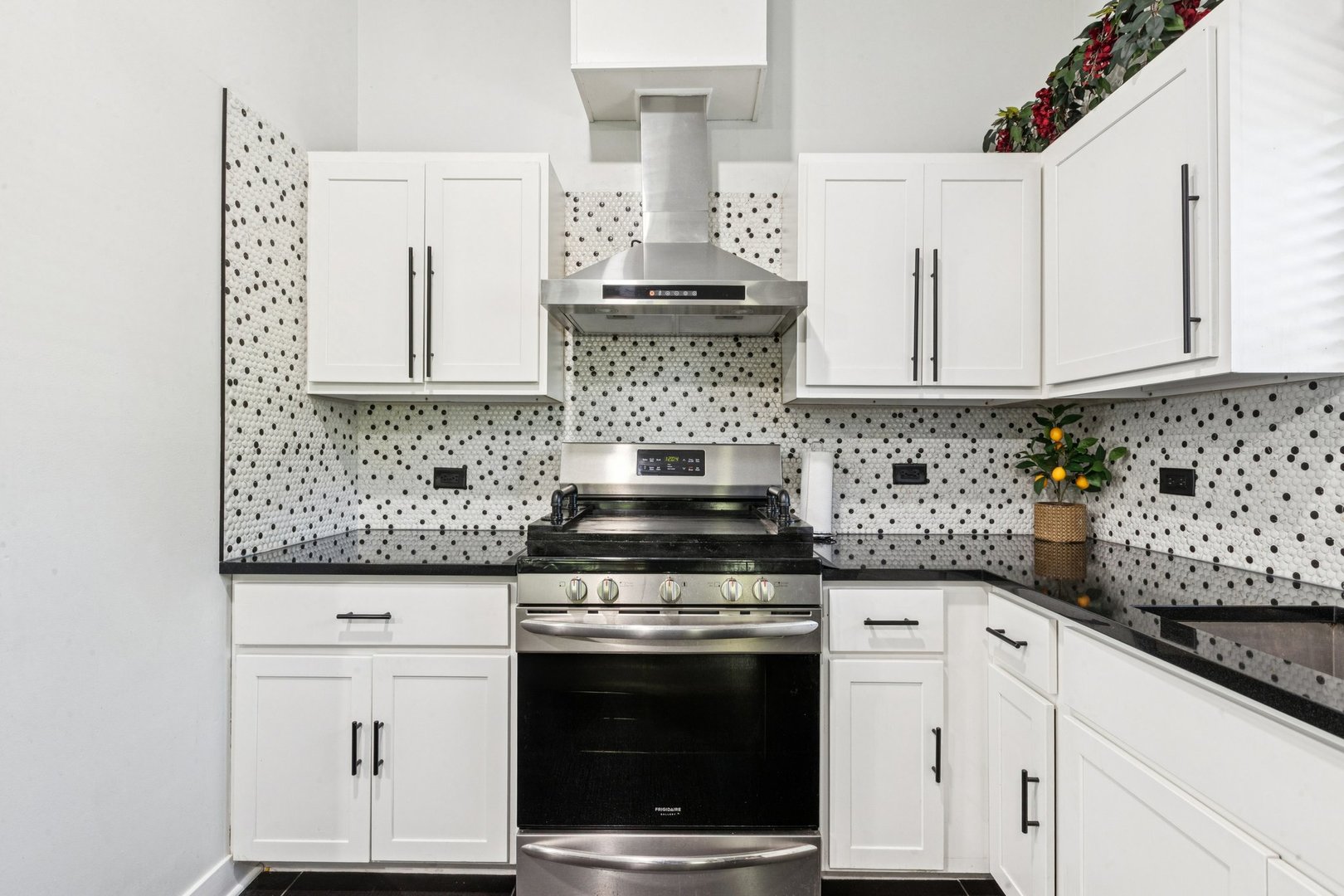 122 W HELEN Road, Palatine, IL 60067