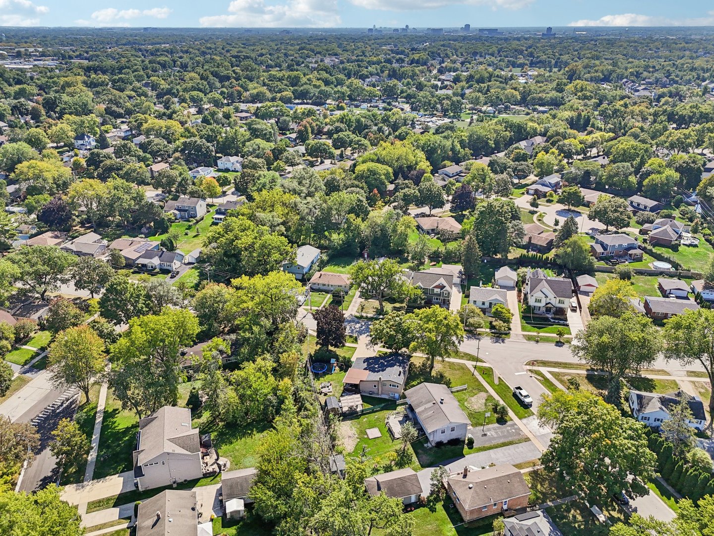 122 W HELEN Road, Palatine, IL 60067