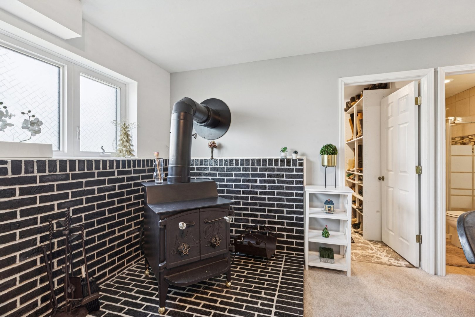 122 W HELEN Road, Palatine, IL 60067