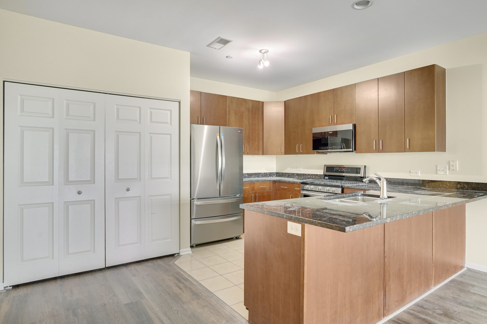 5100 W 96th Street #524, Oak Lawn, IL 60453