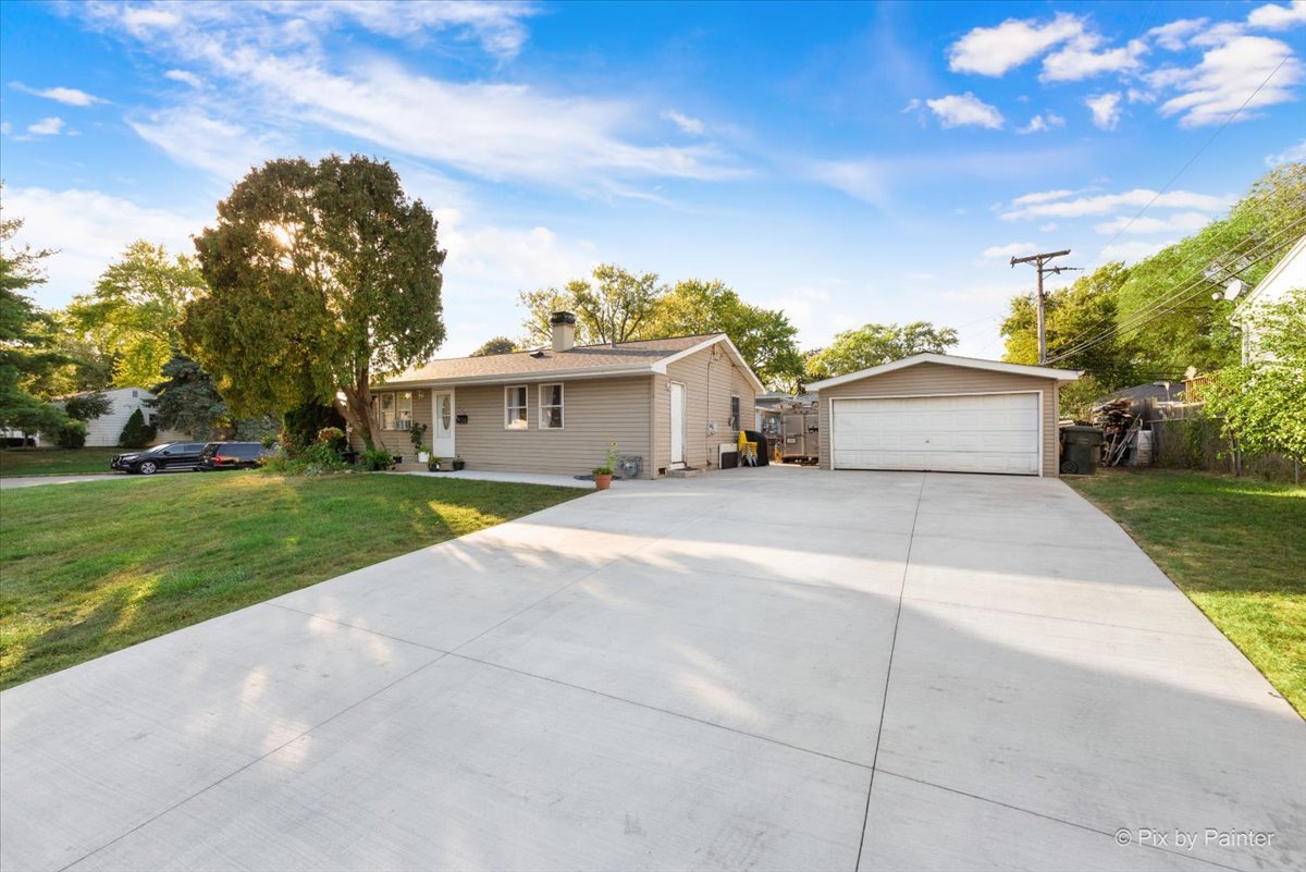 200 AMARILLO Drive, Carpentersville, IL 60110