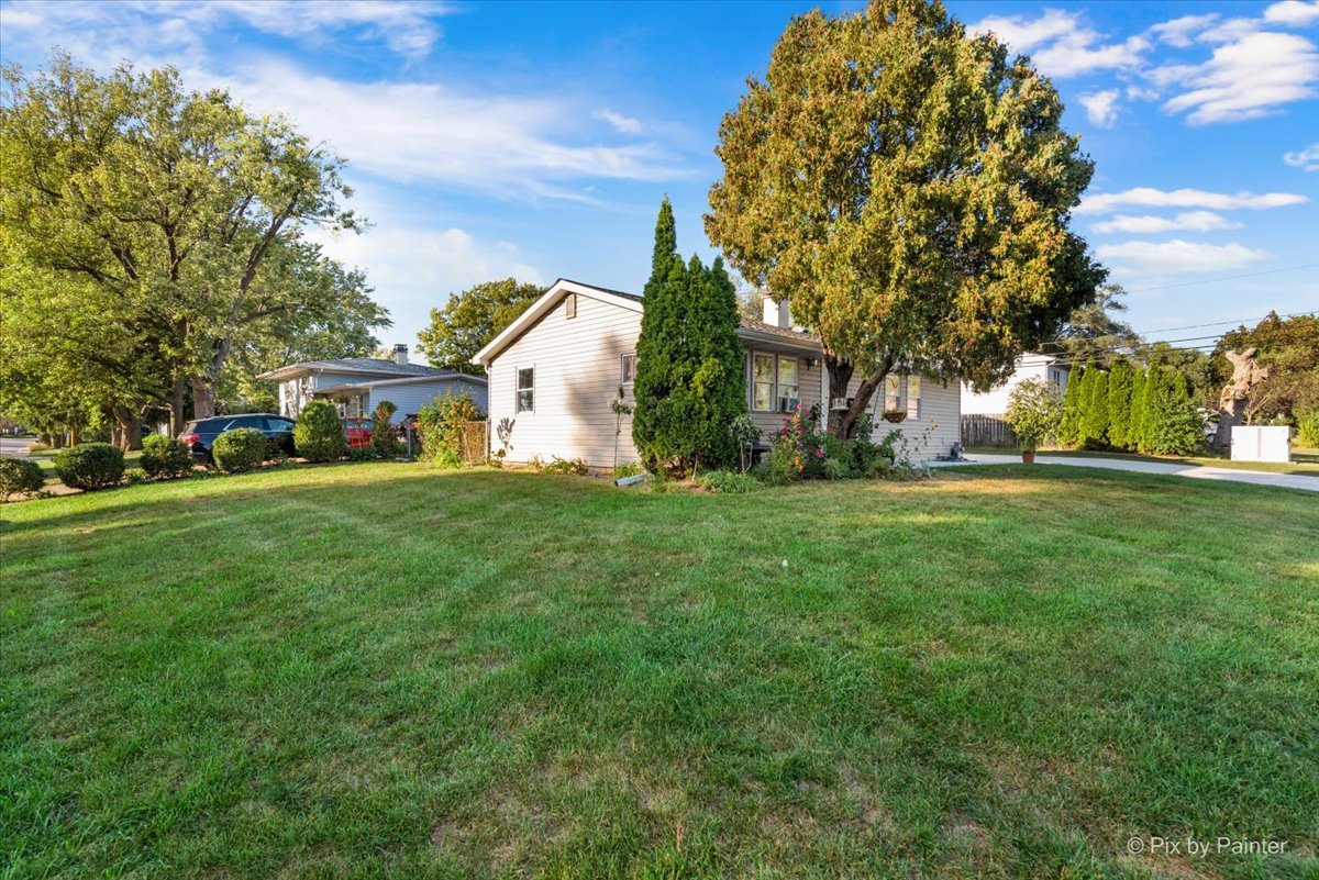 200 AMARILLO Drive, Carpentersville, IL 60110