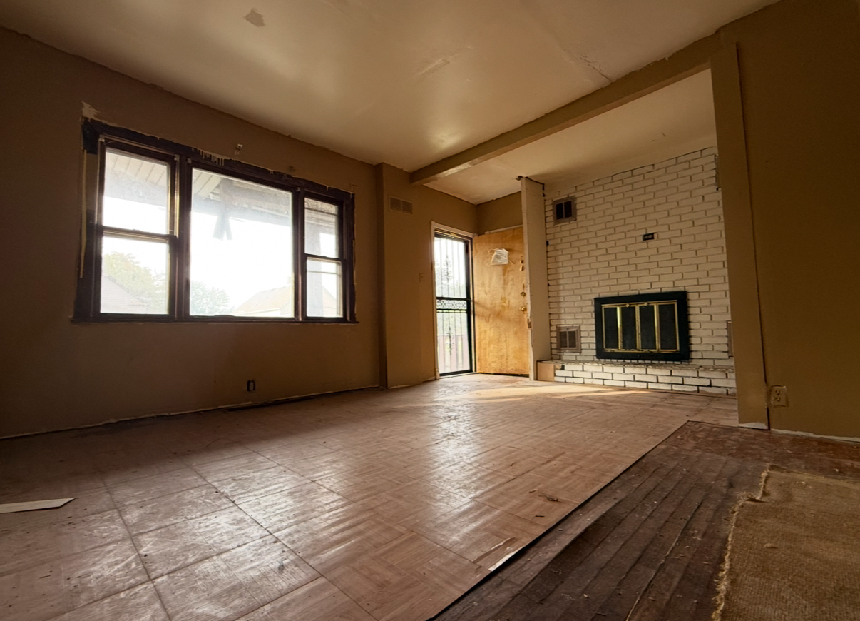 28 156th Street, Calumet City, IL 60409