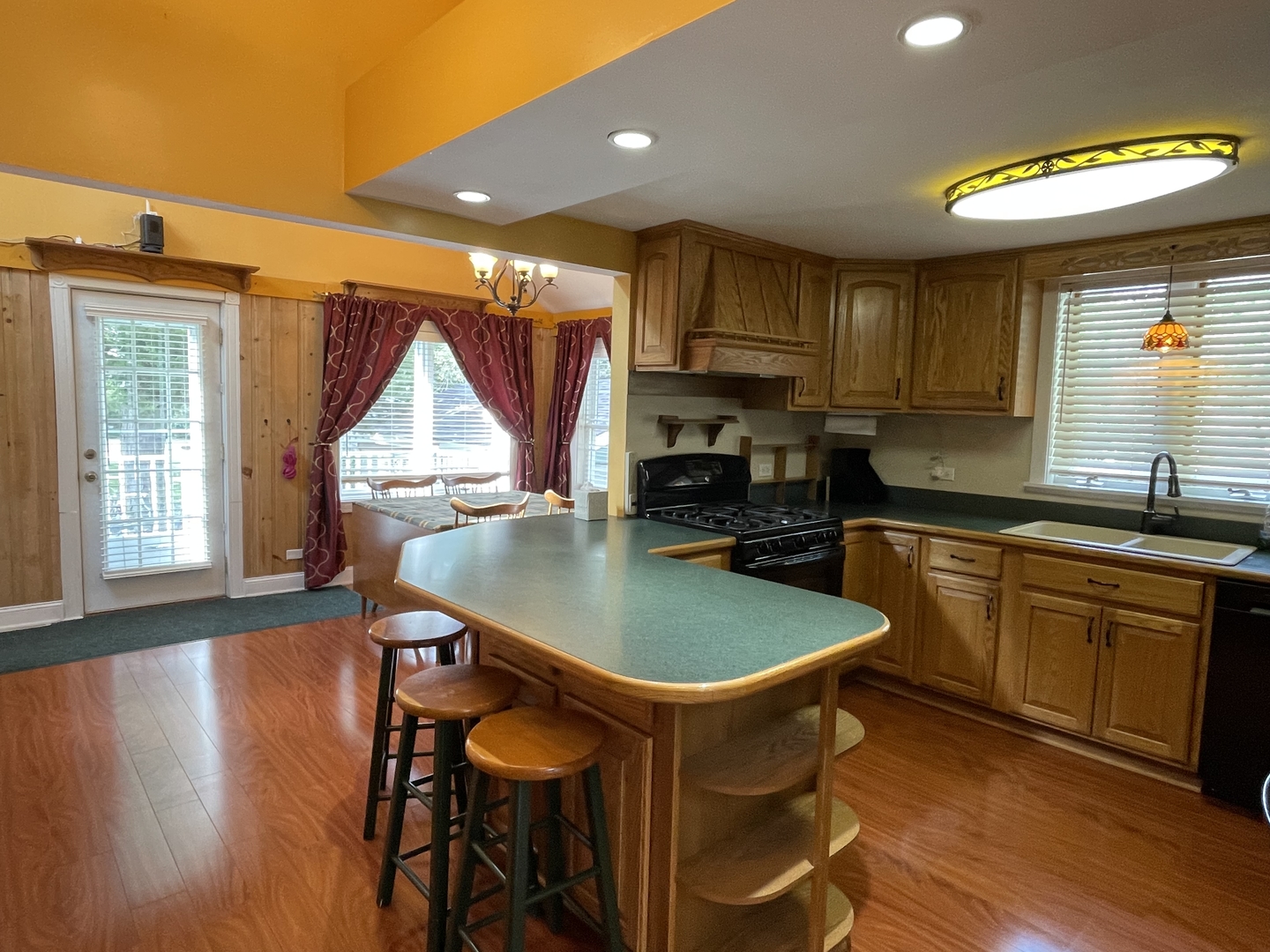 8506 S 85TH Court, Hickory Hills, IL 60457