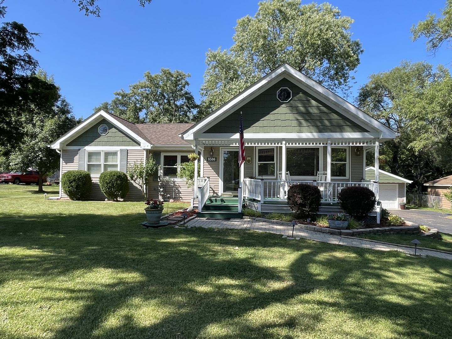 8506 S 85TH Court, Hickory Hills, IL 60457