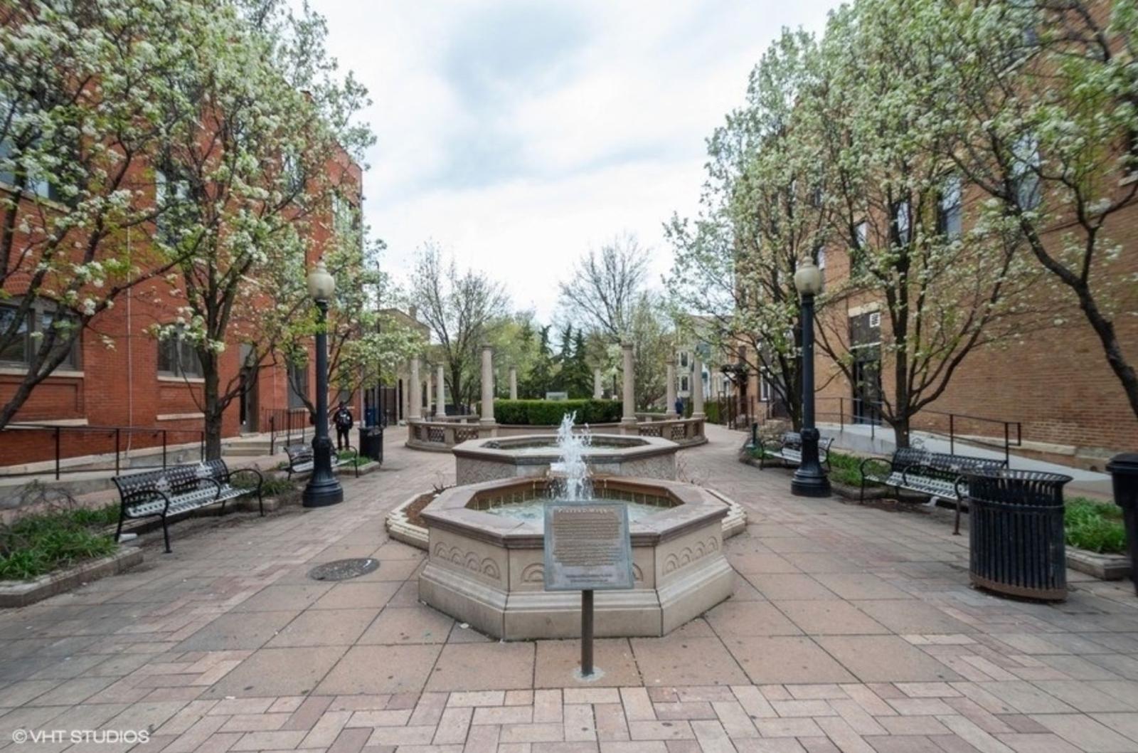 1422 W TAYLOR Street #2, Chicago, IL 60607