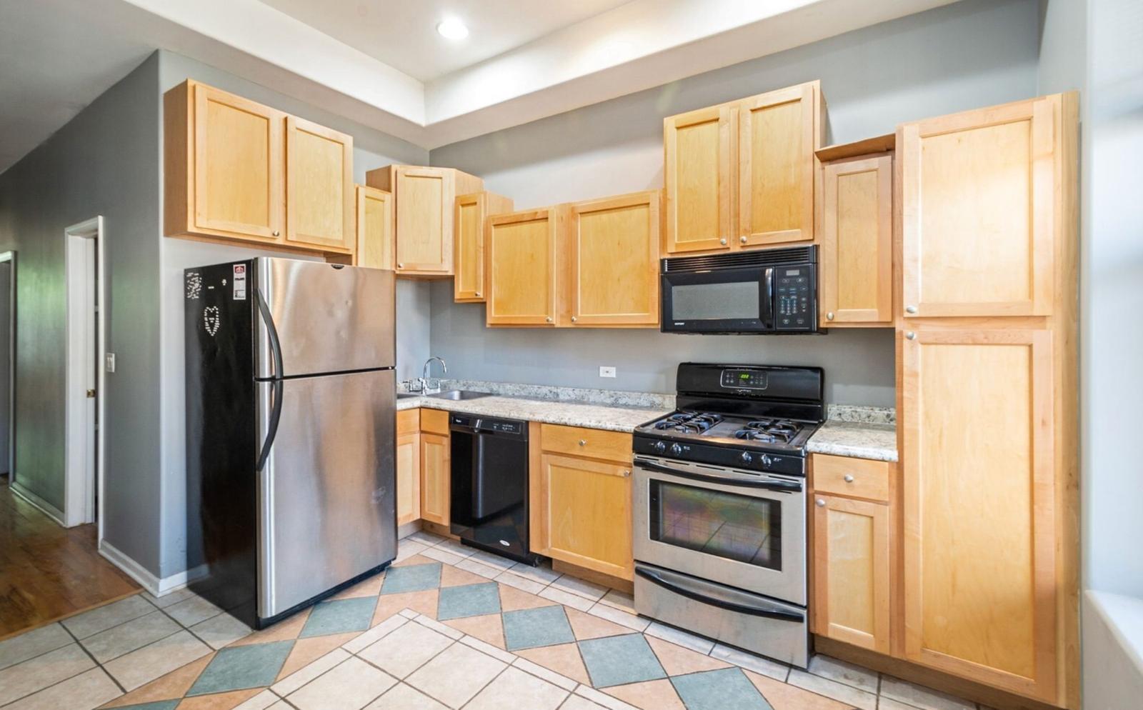 1422 W TAYLOR Street #2, Chicago, IL 60607
