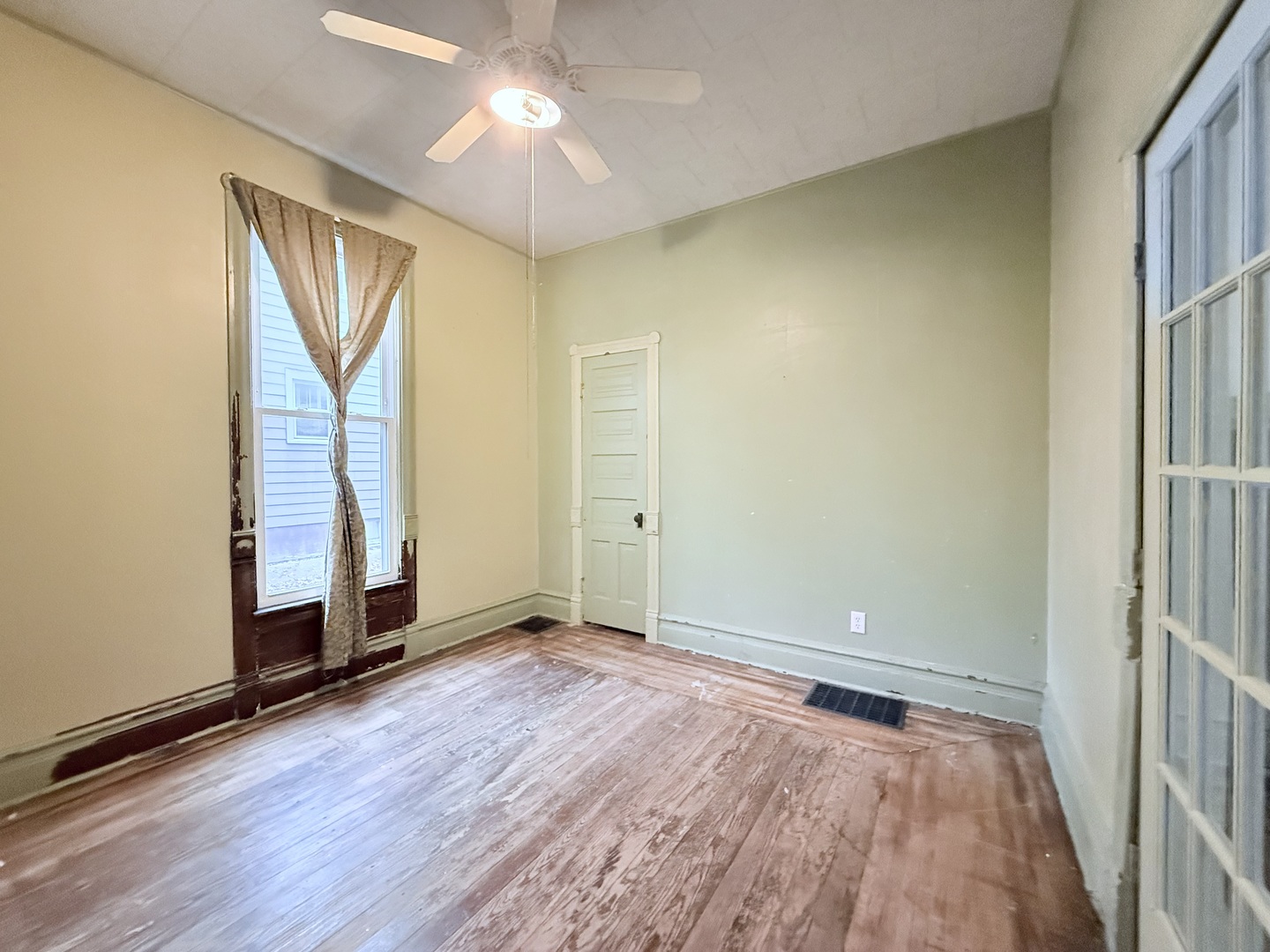 613 N Center Street, Clinton, IL 61727