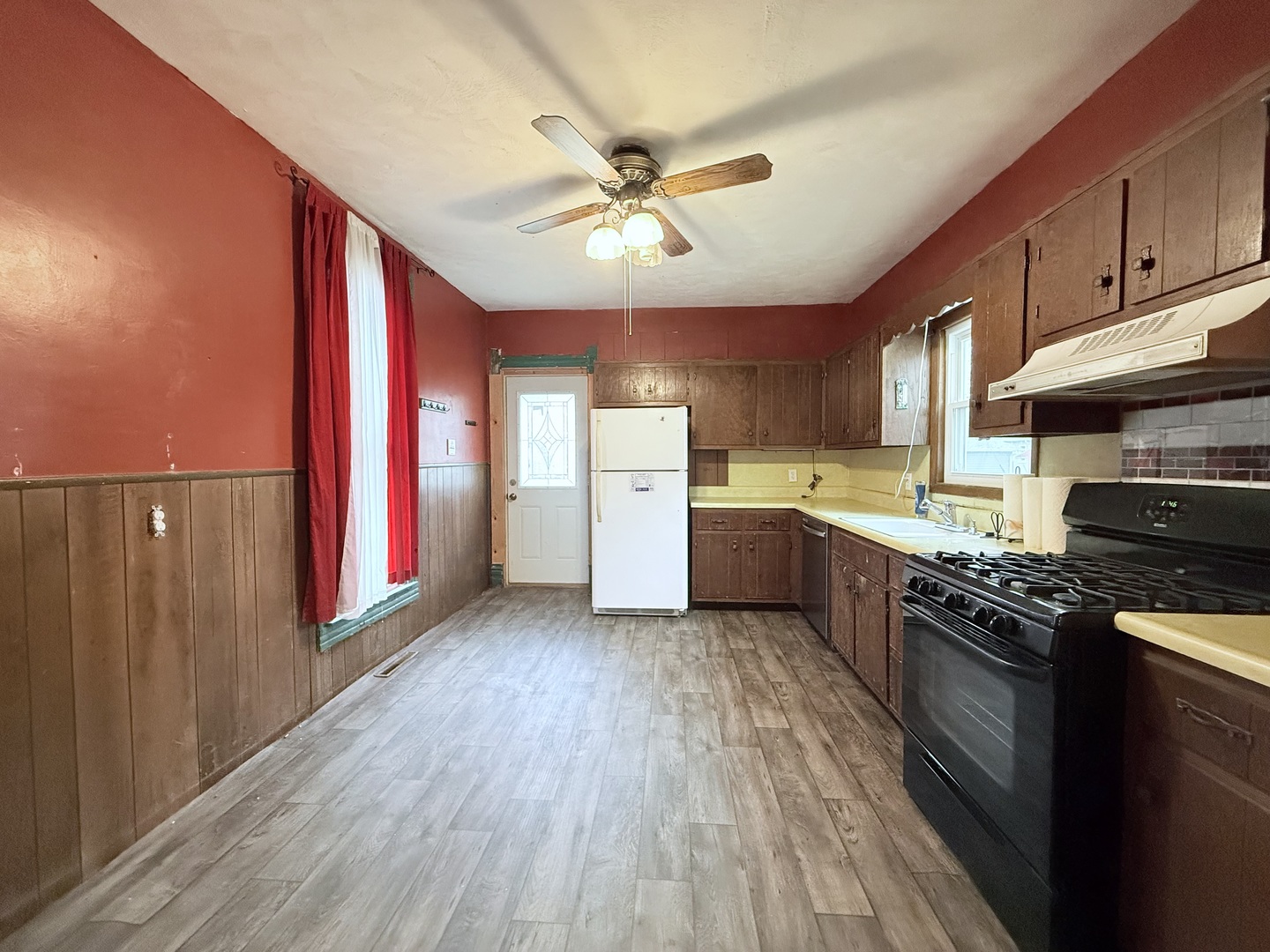 613 N Center Street, Clinton, IL 61727