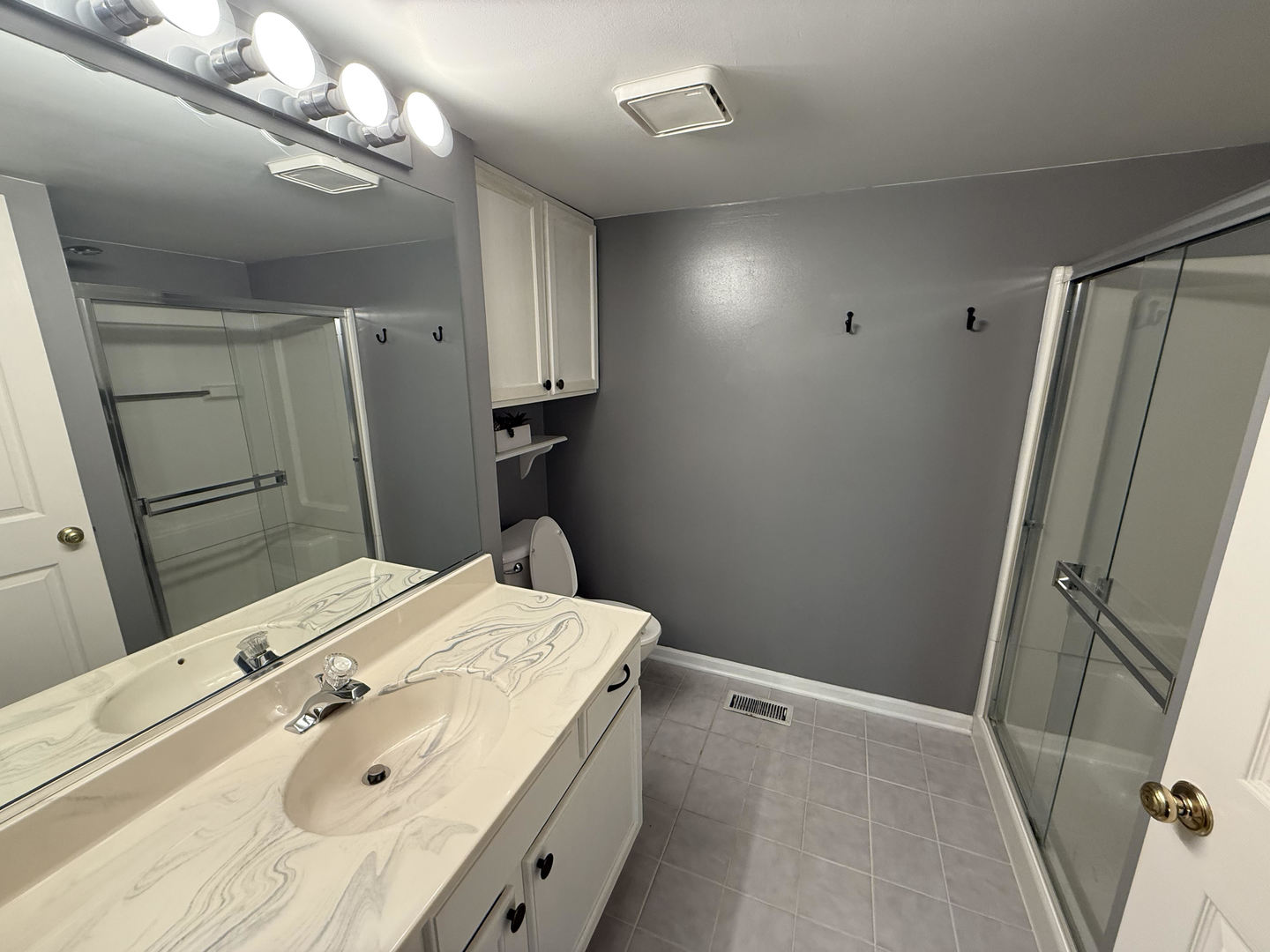 6720 E Monticello Court #14-A1, Gurnee, IL 60031