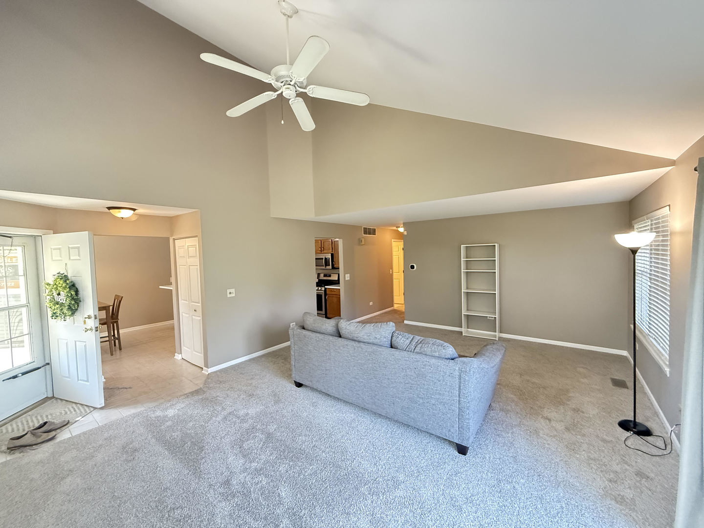 6720 E Monticello Court #14-A1, Gurnee, IL 60031